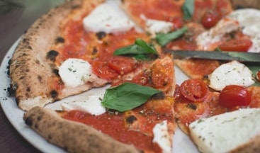 tomato-basil-pizza