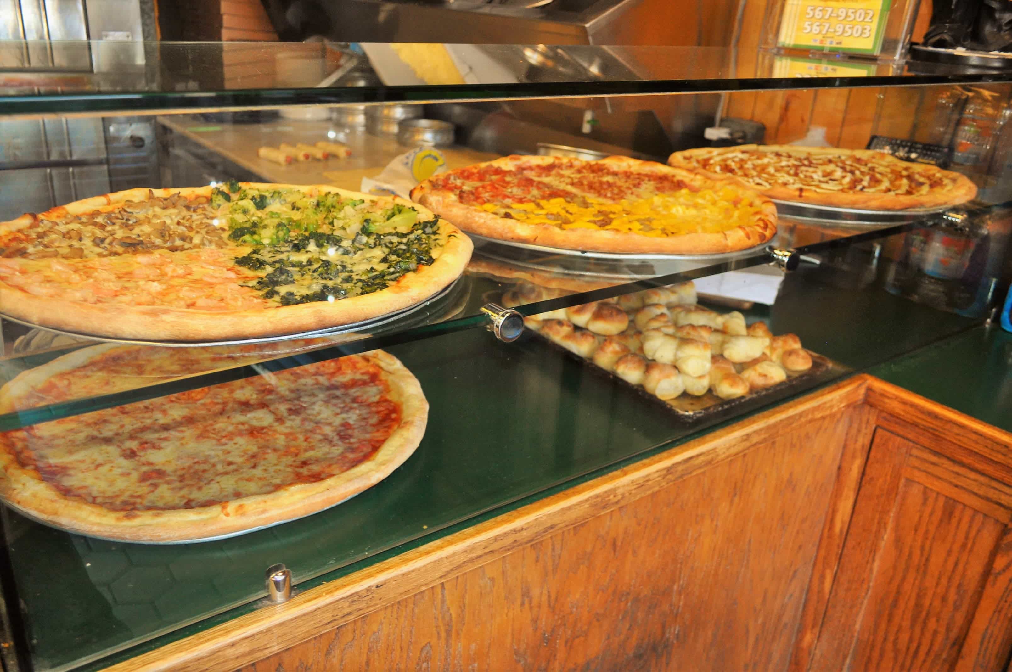 crisy-crust-pizza-counter-inside